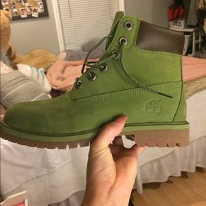 Green timberlands youth size 6